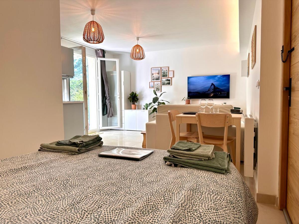 Paisible Studio Tout Neuf En Lisiere De Foret Peyrolles-en-Provence Esterno foto